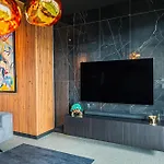 Penthouse Standing A 아트