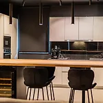Penthouse Standing A