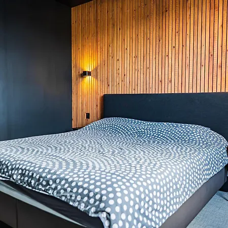 Penthouse Standing à * Ath