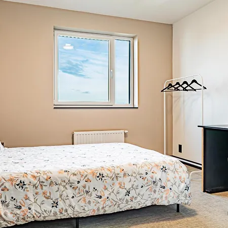 Penthouse Standing A *