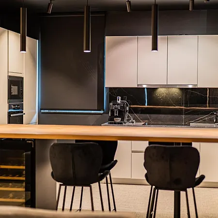 Penthouse Standing A