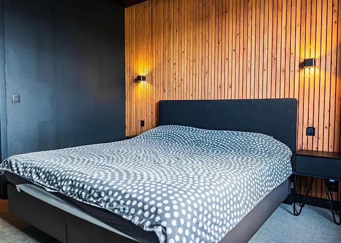 Penthouse Standing A * Aat