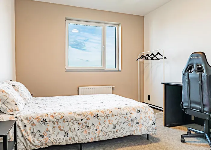 Penthouse Standing A *