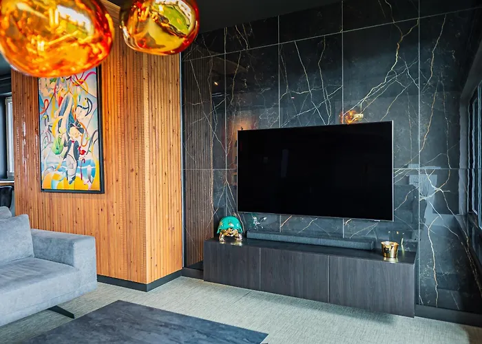 Penthouse Standing A Aat