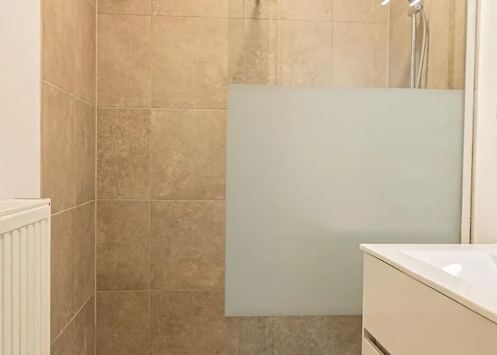 Penthouse Standing A Aat