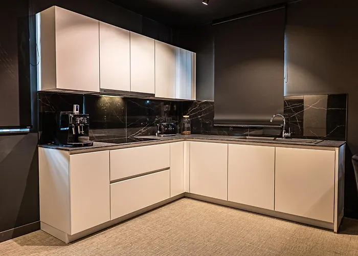 Penthouse Standing A Aat